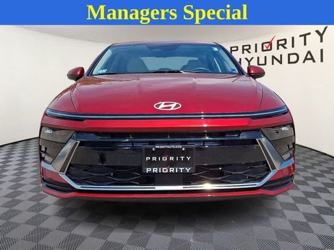 Used 2025 Hyundai Sonata SEL FWD image 2