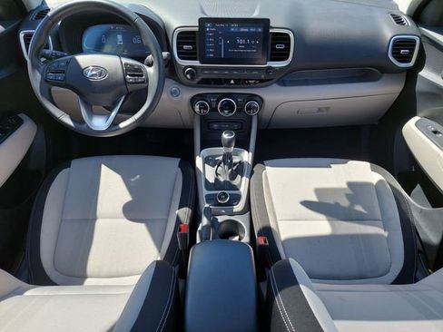 Used 2025 Hyundai Venue SEL FWD image 21