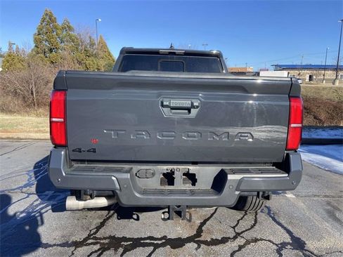 Used 2024 Toyota Tacoma TRD Off-Road image 4