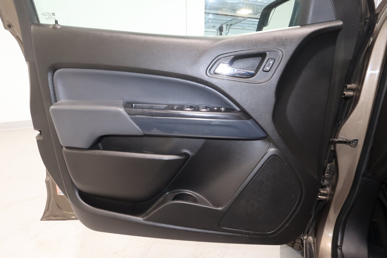 Used 2015 Chevrolet Colorado Z71 AWD/4WD image 12