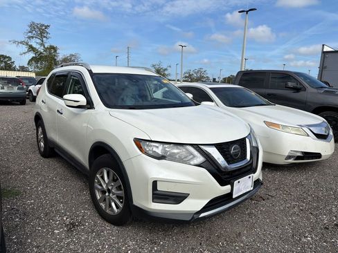 Used 2020 Nissan Rogue SV image 3