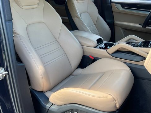 Certified 2024 Porsche Cayenne Coupe AWD/4WD image 16