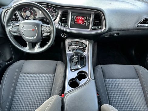 Used 2017 Dodge Challenger SXT RWD image 17