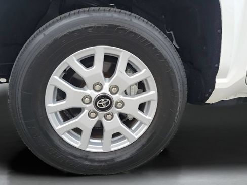 Used 2024 Toyota Tacoma SR5 w/ SR5 Upgrade Package AWD/4WD image 30