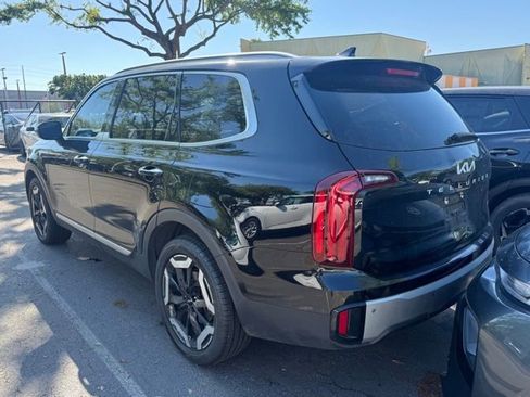Used 2023 Kia Telluride S image 2