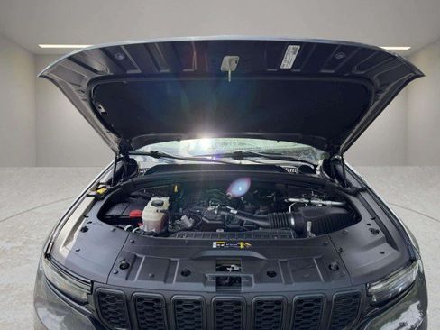 Used 2022 Jeep Grand Cherokee L Laredo AWD/4WD image 34