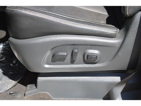 Used 2018 Nissan Titan SL w/ Chrome Package image 12