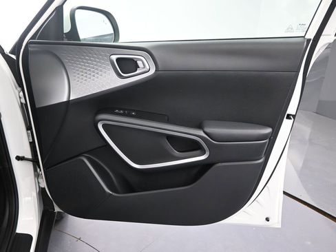 Certified 2025 Kia Soul LX w/ LX Technology Package FWD image 20