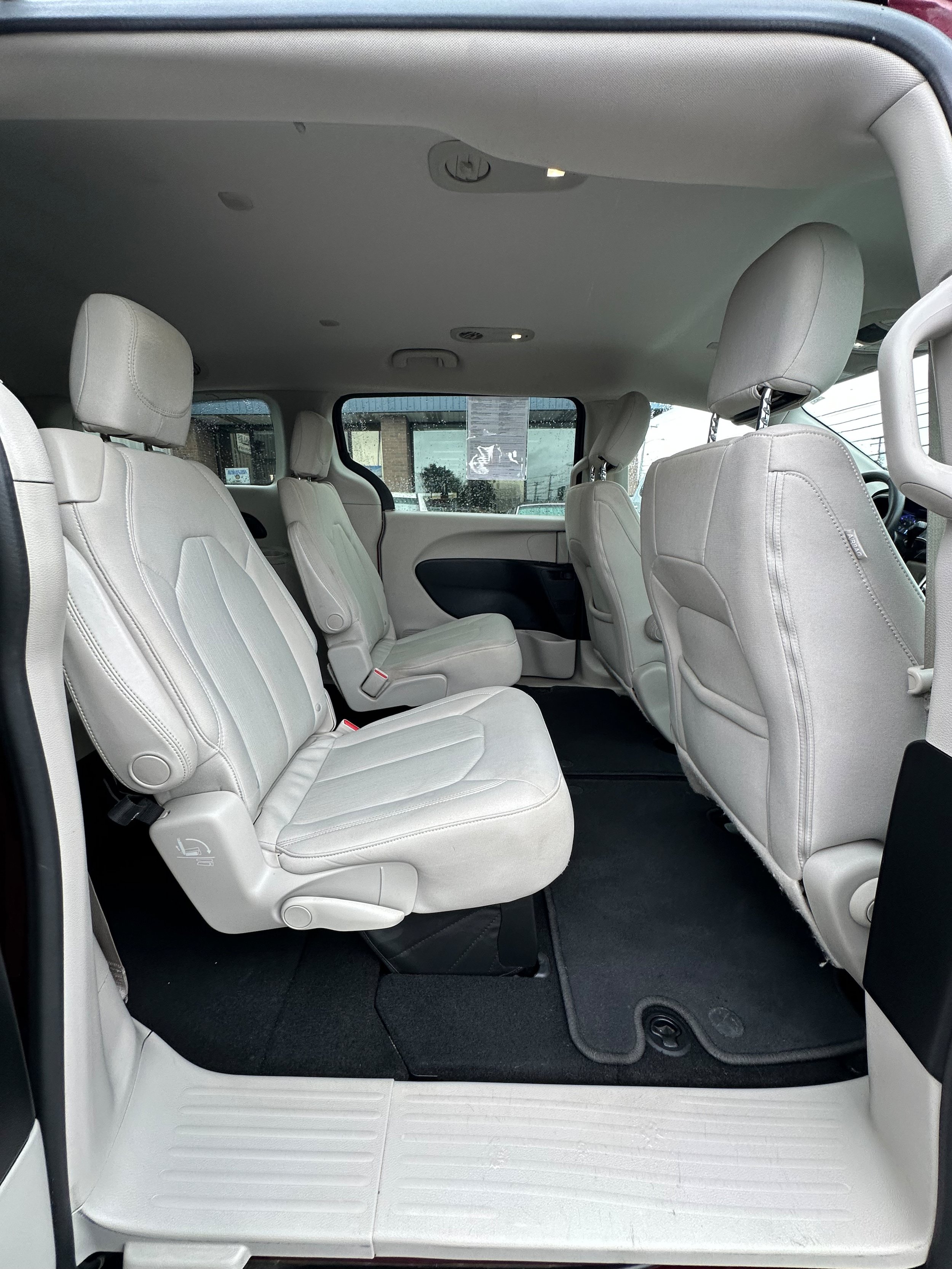 Used 2017 Chrysler Pacifica LX FWD image 21