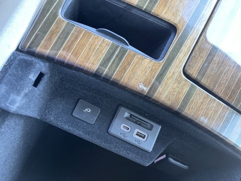 Used 2022 Cadillac Escalade Premium Luxury Platinum image 35