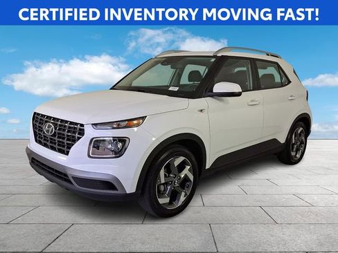 Certified 2025 Hyundai Venue SEL FWD image 4