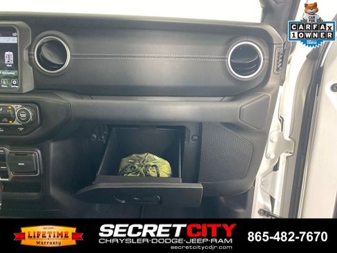 Used 2022 Jeep Wrangler Unlimited Sahara AWD/4WD image 32