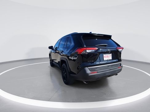 Used 2021 Toyota RAV4 XLE image 6