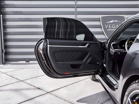 Used 2024 Porsche 911 Turbo S image 25