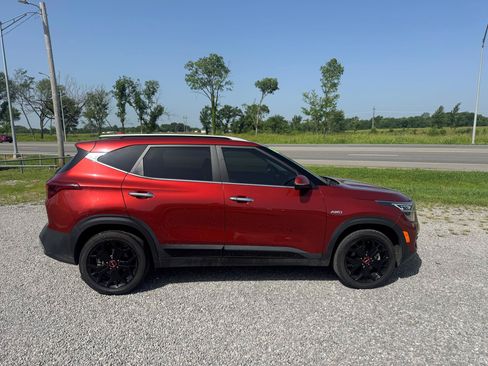 Used 2023 Kia Seltos SX AWD/4WD image 2