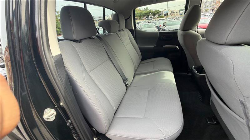 Used 2019 Toyota Tacoma SR5 AWD/4WD image 11