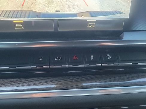 Certified 2024 Chevrolet Silverado 2500 LT w/ Convenience Package image 18