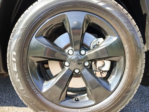 Used 2020 Jeep Cherokee Latitude Plus image 31