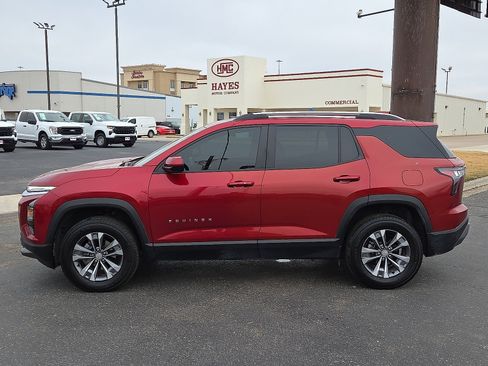 Used 2025 Chevrolet Equinox LT w/ Convenience Package II image 2