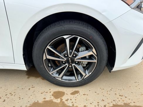 Used 2023 Kia Forte LXS w/ LXS Technology Package FWD image 28