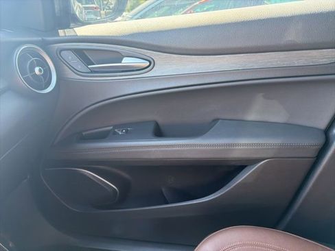 Used 2022 Alfa Romeo Stelvio Ti AWD/4WD image 32
