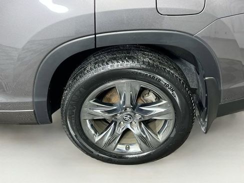 Used 2019 Toyota Highlander Limited Platinum image 28