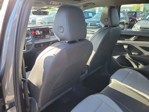 Used 2025 Volkswagen Tiguan SE R-Line AWD/4WD image 11