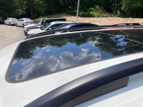 Used 2023 Volkswagen Atlas SE w/ Panoramic Sunroof Package AWD/4WD image 9