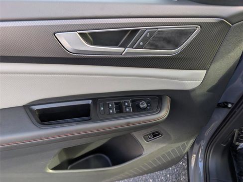 Used 2024 Volkswagen Atlas Peak Edition SE image 23