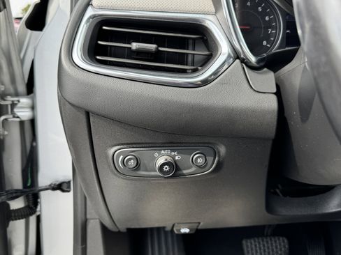 Used 2021 Chevrolet Equinox Premier image 20