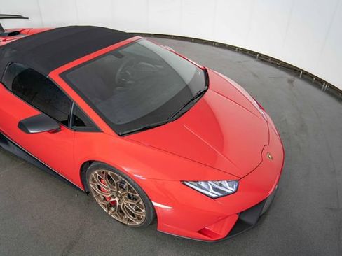 Used 2018 Lamborghini Huracan Performante AWD/4WD image 30