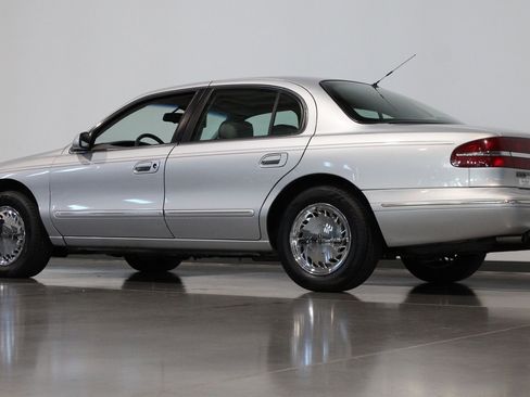 Used 1996 Lincoln Continental image 26