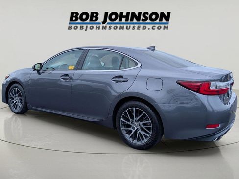 Used 2016 Lexus ES 350 w/ Luxury Package w/Wood Trim FWD image 4