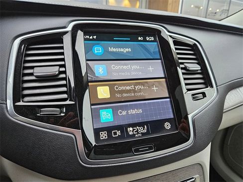 Certified 2024 Volvo XC90 T8 Ultimate w/ Protection Package Premier image 27