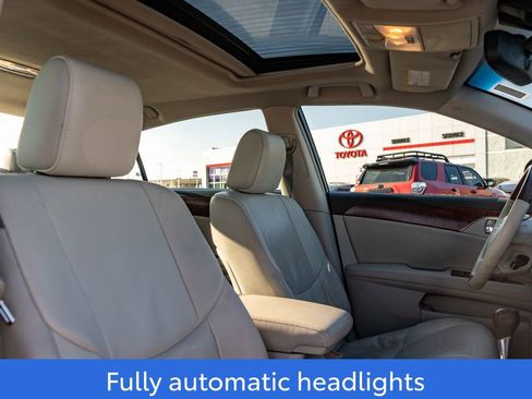 Used 2011 Toyota Avalon Limited image 12