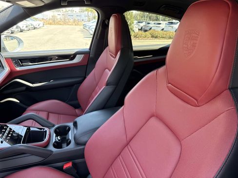Used 2024 Porsche Cayenne S image 23