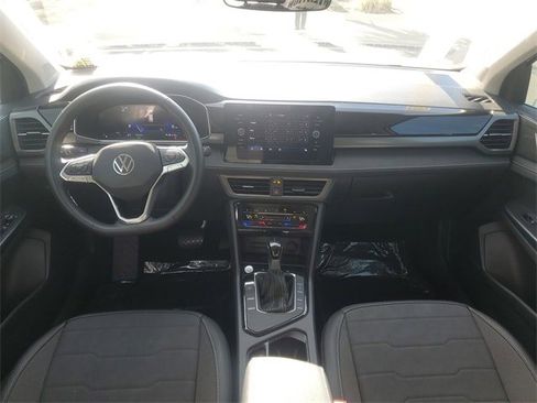 Certified 2025 Volkswagen Taos SE image 13