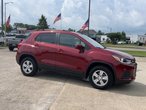 Used 2022 Chevrolet Trax LT w/ Driver Confidence Package AWD/4WD image 2