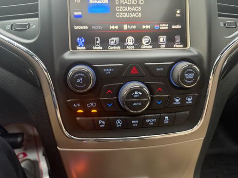 Used 2016 Jeep Grand Cherokee Laredo 75th Anniversary image 21