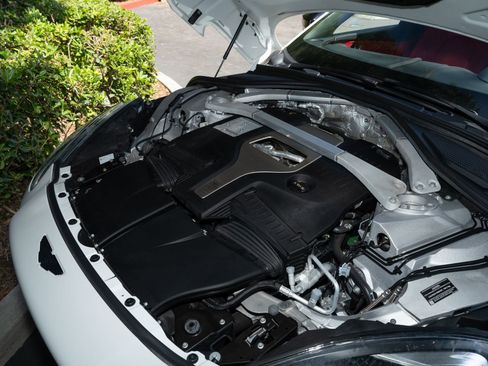 Used 2023 Aston Martin DBX image 11