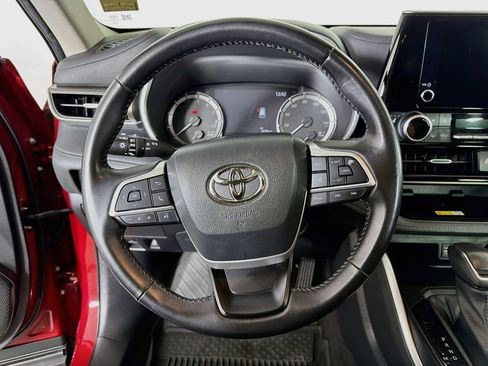 Used 2023 Toyota Highlander XLE AWD/4WD image 13