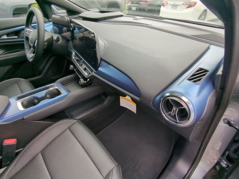 New 2025 Chevrolet Equinox EV LT image 42