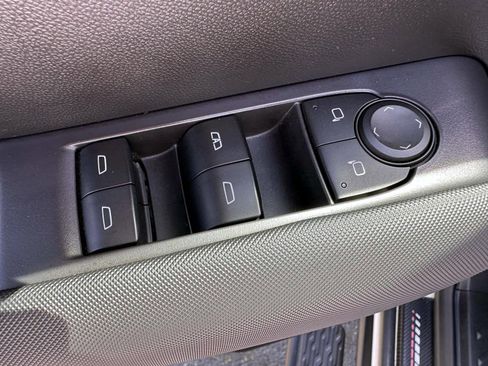 Used 2023 Chevrolet Colorado Z71 w/ Z71 Convenience Package 2 AWD/4WD image 9