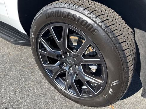 Used 2024 Chevrolet Suburban Premier image 38