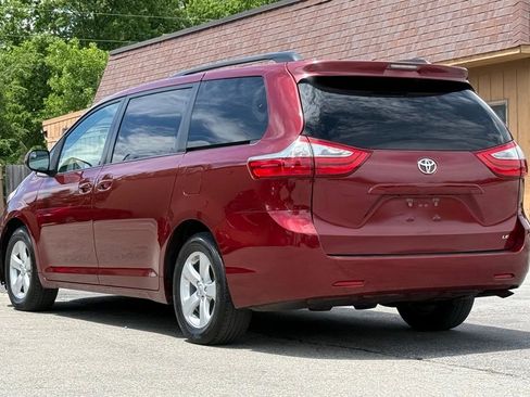 Used 2017 Toyota Sienna LE FWD image 3