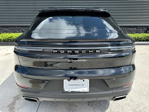 Certified 2024 Porsche Cayenne Coupe AWD/4WD image 13