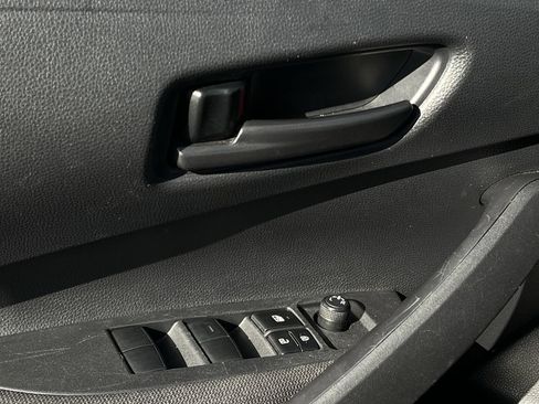 Used 2025 Toyota Corolla LE FWD image 21