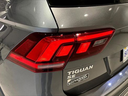 Used 2020 Volkswagen Tiguan SE R-Line image 22