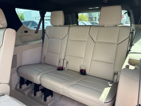 Used 2023 Cadillac Escalade ESV Premium Luxury w/ LPO, Illumination Package AWD/4WD image 12