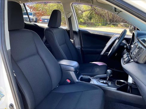 Certified 2016 Toyota RAV4 LE image 8